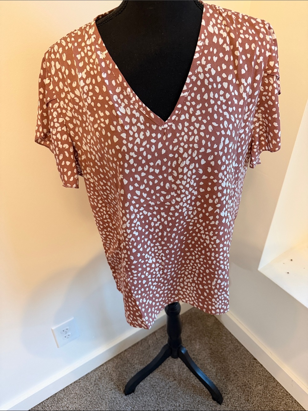 SHEIN Brown Short Sleeve V-Neck Top with White Spot Print